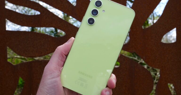 Ulasan Samsung Galaxy A54: membelinya, dan menjadikan hidup anda lebih berwarna-warni Ulasan Samsung Galaxy A54: membelinya, dan menjadikan hidup anda lebih berwarna-warni